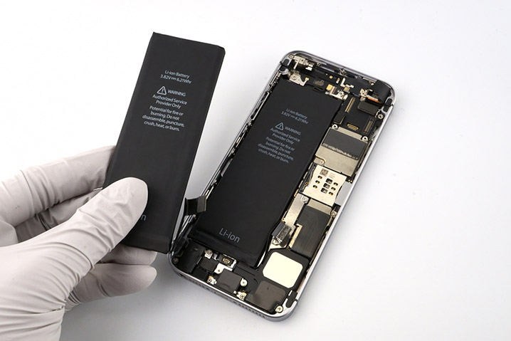 Iphoneのバッテリーは家庭で廃棄できる 安全に処分する方法とは スマホ処分zaurusのコラム